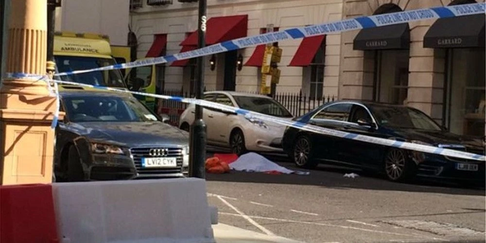 Πανικός σε κεντρικό δρόμο στο Λονδίνο – Δεκάδες αστυνομικοί και ασθενοφόρα (Εικόνες-Βίντεο)